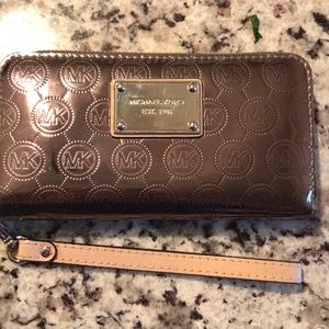 MK wallet w wristlet